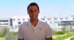 Rafael Nadal Instagram - ¡Hola a todos!
Siento mucho anunciar que no voy a poder estar en Roma. Todos sabéis cuánto me duele perderme otro de los torneos que han marcado mi carrera profesional y personal por todo el cariño y apoyo de los tifosi italianos.
A pesar de haber notado una mejoría estos últimos días, son muchos meses sin haber podido entrenar a un nivel alto y el proceso de readaptación tiene sus tiempos y no me queda más remedio que aceptarlos y seguir trabajando.
Un abrazo a todos.