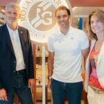 Rafael Nadal Instagram - Feliz por la visita de la @fftennis con su presidente, director general, directora del torneo y empleados amigos! 😘🙏🏻 Rafa Nadal Academy