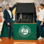Rafael Nadal Instagram - 🤗 We're so excited to have this sculpture at the @rafanadalmuseum! 😍 🗣️ @rafaelnadal: ”𝙍𝙤𝙡𝙖𝙣𝙙 𝙂𝙖𝙧𝙧𝙤𝙨 𝙞𝙨 𝙩𝙝𝙚 𝙢𝙤𝙨𝙩 𝙞𝙢𝙥𝙤𝙧𝙩𝙖𝙣𝙩 𝙥𝙡𝙖𝙘𝙚 𝙞𝙣 𝙢𝙮 𝙘𝙖𝙧𝙚𝙚𝙧 𝙖𝙣𝙙 𝙄’𝙢 𝙫𝙚𝙧𝙮 𝙝𝙖𝙥𝙥𝙮 𝙩𝙤 𝙝𝙖𝙫𝙚 𝙩𝙝𝙖𝙩 𝙨𝙩𝙖𝙩𝙪𝙚 𝙩𝙝𝙚𝙧𝙚. 𝘽𝙚𝙞𝙣𝙜 𝙖𝙗𝙡𝙚 𝙩𝙤 𝙝𝙖𝙫𝙚 𝙩𝙝𝙞𝙨 𝙧𝙚𝙥𝙡𝙞𝙘𝙖 𝙝𝙚𝙧𝙚, 𝙞𝙣 𝙢𝙮 𝙝𝙤𝙢𝙚 𝙩𝙤𝙬𝙣, 𝙖𝙩 𝙩𝙝𝙚 𝙈𝙪𝙨𝙚𝙪𝙢 𝙖𝙣𝙙 𝙞𝙣 𝙖 𝙥𝙡𝙖𝙘𝙚 𝙩𝙝𝙖𝙩 𝙞𝙨 𝙨𝙤 𝙘𝙡𝙤𝙨𝙚 𝙩𝙤 𝙢𝙚, 𝙛𝙤𝙧 𝙢𝙮 𝙛𝙖𝙢𝙞𝙡𝙮 𝙖𝙣𝙙 𝙛𝙤𝙧 𝙢𝙮 𝙩𝙚𝙖𝙢 𝙢𝙖𝙠𝙚𝙨 𝙞𝙩 𝙚𝙫𝙚𝙣 𝙢𝙤𝙧𝙚 𝙨𝙥𝙚𝙘𝙞𝙖𝙡. 𝙄’𝙢 𝙫𝙚𝙧𝙮 𝙜𝙧𝙖𝙩𝙚𝙛𝙪𝙡 𝙩𝙤 𝙚𝙫𝙚𝙧𝙮𝙤𝙣𝙚 𝙬𝙝𝙤 𝙝𝙖𝙨 𝙢𝙖𝙙𝙚 𝙞𝙩 𝙥𝙤𝙨𝙨𝙞𝙗𝙡𝙚 𝙖𝙣𝙙 𝙞𝙩 𝙞𝙨 𝙣𝙤𝙬 𝙝𝙚𝙧𝙚, 𝙖𝙡𝙤𝙣𝙜𝙨𝙞𝙙𝙚 𝙢𝙮 𝙩𝙧𝙤𝙥𝙝𝙞𝙚𝙨, 𝙨𝙤 𝙩𝙝𝙖𝙩 𝙚𝙫𝙚𝙧𝙮𝙤𝙣𝙚 𝙘𝙖𝙣 𝙘𝙤𝙢𝙚 𝙖𝙣𝙙 𝙨𝙚𝙚 𝙞𝙩”, VAMOS‼️ Rafa Nadal Museum