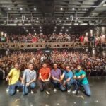 Rafael Pimenta Instagram - Eu tenho muita sorte. Me apresentar com Improvável, junto a colegas tão talentosos e queridos, é sempre um motivo de muita felicidade. @ciabarbixas @bellamarcatti @andres_girando Teatro Claro MAIS RJ