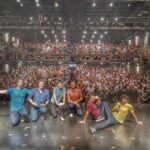 Rafael Pimenta Instagram - Eu tenho muita sorte. Me apresentar com Improvável, junto a colegas tão talentosos e queridos, é sempre um motivo de muita felicidade. @ciabarbixas @bellamarcatti @andres_girando Teatro Claro MAIS RJ
