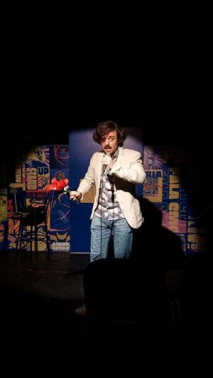 Rafael Pimenta Instagram - Muito obrigado, RIO DE JANEIRO! Por incrível que pareça teve gente q preferiu ir no meu show ao invés de Caetano Veloso e Lana Del Rey.
E muito obrigado tb @casadacomediacarioca  @omatheusmad e @otaldogabe