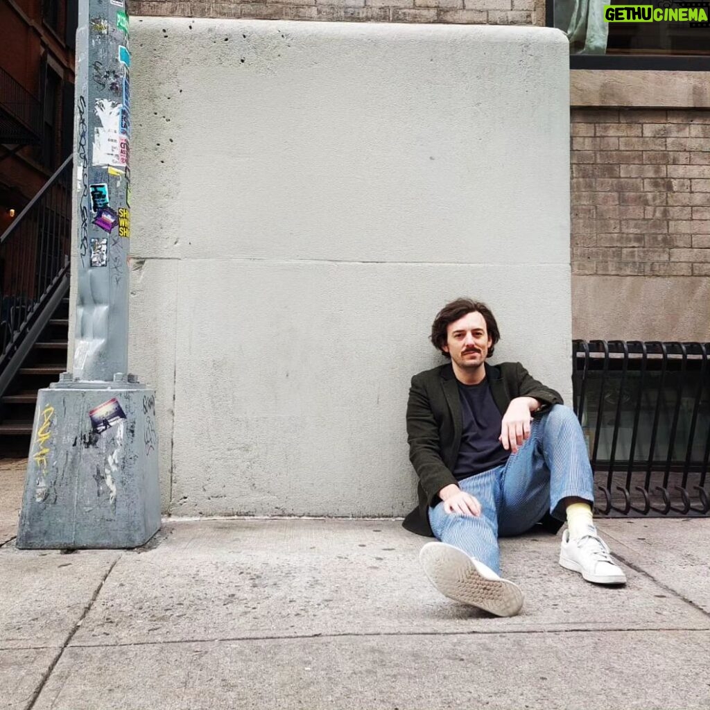 Rafael Pimenta Instagram - No soy un extraño @charlygarciacorner @charlygarcia Charly Garcia Corner NYC