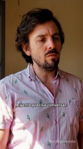 Rafael Pimenta Instagram - 🚨GRAVE: inteligência artificial agora deu pra arruinar casamentos. Elenco: Rafael Pimenta e Paula Silvestre Roteiro: Rafael Pimenta e Paula Silvestre Edição: Guilherme Souza Redes Sociais: Amanda Misturini e Sabrina Porto #humor #esquete #inteligenciartificial #AI