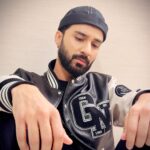 Raghav Juyal Instagram - Photos pe sala views to aate nahi , chalo koi nahi ,kuch cheese apna mann behelane ke liye bhi ki jaati hain . Tell me which is the best one ?