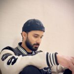 Raghav Juyal Instagram - Photos pe sala views to aate nahi , chalo koi nahi ,kuch cheese apna mann behelane ke liye bhi ki jaati hain . Tell me which is the best one ?