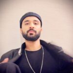 Raghav Juyal Instagram - Photos pe sala views to aate nahi , chalo koi nahi ,kuch cheese apna mann behelane ke liye bhi ki jaati hain . Tell me which is the best one ?
