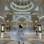 Rahma Riyad Instagram - من اروع ما شفت اليوم #في_أبوظبي قصر الوطن تحفة فنية 🤍😍 سؤال منو زار #ابوظبي قبل!! #FindYourPace #RahmaRiad | #رحمة_رياض Presidential Palace Qasr Al Watan Abu Dhabi
