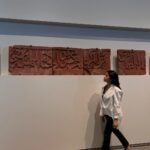 Rahma Riyad Instagram - . متحف @louvreabudhabi من اجمل الاماكن اللي موجوده #في_أبوظبي جمال المكان والقصص الموجوده بي شي خيال كل زاويه تحجي قصه وتاريخ متعه لا تنتهي قضيت 5 ساعات بدون ما احس #FindYourPace #RahmaRiad | #رحمة_رياض Louvre Abu Dhabi