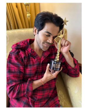 Rajkummar Rao Instagram - Got the Best Actor award at #RadioCityMidDayHitlist OTT awards for #MonicaOMyDarling. Thank you so much everyone who voted for me and thank you @vasanbala for making me your Jayant. Thank you @middayindia @midday_entertainment and @radiocityindia. Thank you @netflix_in @matchboxshots ❤️