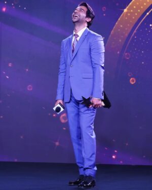 Rajkummar Rao Instagram - Won the Best Actor award at #News18ReelAwards for #MonicaOMyDarling. Thank you Jury, @cnnnews18. Thank you team #Monica 

@vasanbala @swapsagram @netflix_in @matchboxshots @iamhumaq @radhikaofficial @sikandarkher @akansharanjankapoor @zaynmarie @sukantgoel @atanumukherjee #KunalSharma @eshtylist #Manasi #Pradip #achintthakkar @showsha_