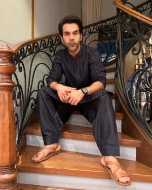 Rajkummar Rao Instagram - Diwali 🪔❤️

Styled by @rahulvijay1988 

1: Designer: @anamikakhanna.in 
2: Designer: @kunalrawalofficial 
3: Designer: @rohitgandhirahulkhanna 
4: Designer: @qbikofficial 
5: Designer: @anamikakhanna.in 
6: Designer: @divyammehta