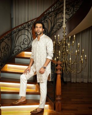Rajkummar Rao Instagram - Diwali 🪔❤️

Styled by @rahulvijay1988 

1: Designer: @anamikakhanna.in 
2: Designer: @kunalrawalofficial 
3: Designer: @rohitgandhirahulkhanna 
4: Designer: @qbikofficial 
5: Designer: @anamikakhanna.in 
6: Designer: @divyammehta