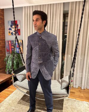 Rajkummar Rao Instagram - Diwali 🪔❤️

Styled by @rahulvijay1988 

1: Designer: @anamikakhanna.in 
2: Designer: @kunalrawalofficial 
3: Designer: @rohitgandhirahulkhanna 
4: Designer: @qbikofficial 
5: Designer: @anamikakhanna.in 
6: Designer: @divyammehta