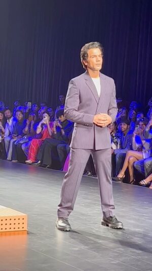 Rajkummar Rao Instagram - Walked for Park Avenue last night showcasing their ‘City Casuals’ collection at the Lakmé Fashion Week in partnership with FDCI. 

@parkavenuestyleup
@lakmefashionwk
@fdciofficial
#ParkAvenueAtLFWXFDCI #mensfashion #mensfashionwear #parkavenue