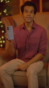 Rajkummar Rao Instagram - Behind the scenes of how I undertook @vivo_india’s #MasterTheLight challenge with the vivo V29 series. Hope this clears out how the Night portrait with Smart Aura Light helps simplify photography in any kind of low light conditions! #vivoV29Series #DelightEveryMoment #ThePortraitMasterpiece #MasterTheLight