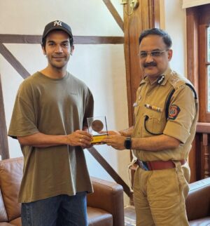 Rajkummar Rao Instagram - It was truly an inspiring and productive meeting today with the Commissioner of Police, Mumbai, Vivek Phansalkar Sir at the iconic Commissioner's office. Thank you so much for such great insights sir. We delved into the pressing issues of cleanliness and citizen awareness, both of which are pivotal for the betterment of our beloved city.

Together, with the Commissioner sir’s and Mumbai Police’s support and the collective effort of all of us, we aspire to make Mumbai cleaner, safer, and more aware. Let's join hands and embark on this journey towards a brighter tomorrow, ensuring that not only we benefit from the actions we take today but also our future generations.
@cpmumbaipolice @mumbaipolice