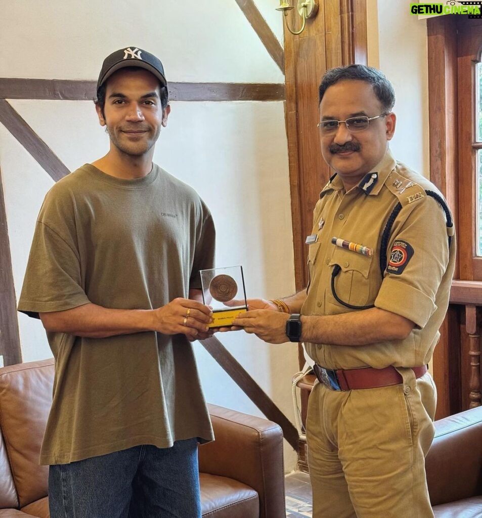 Rajkummar Rao Instagram - It was truly an inspiring and productive meeting today with the Commissioner of Police, Mumbai, Vivek Phansalkar Sir at the iconic Commissioner's office. Thank you so much for such great insights sir. We delved into the pressing issues of cleanliness and citizen awareness, both of which are pivotal for the betterment of our beloved city. Together, with the Commissioner sir’s and Mumbai Police’s support and the collective effort of all of us, we aspire to make Mumbai cleaner, safer, and more aware. Let's join hands and embark on this journey towards a brighter tomorrow, ensuring that not only we benefit from the actions we take today but also our future generations. @cpmumbaipolice @mumbaipolice