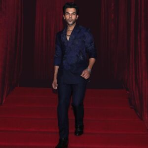 Rajkummar Rao Instagram - #IIFA #AbuDhabi

Custom @anamikakhanna.in 
Styled by @dhruvadityadave 
Style team @anjalibiyani_
Jewellery @amrapalijewels 
Shoes @ysl
Hair by @vijay.p.raskar
Make up by @nitin.ntd 
Shot by @kirz_photography