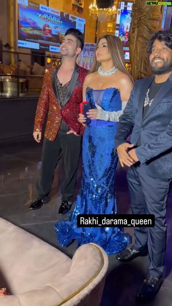 Rakhi Sawant Instagram - Rakhi Sawant New song Baby Drama Queen Launched👸 ❤️🔥 . Song is ruling heart of all music @rakhisawant2511 @anvarul_hasan_annu lovers . #rakhisawant #timesapplaud  #timesapplaudtrends