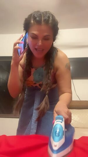 Rakhi Sawant Instagram - 😱 Saajan Mera Us Paar Hai Milne ko Dil Bekraar Hai vaar lagi mere