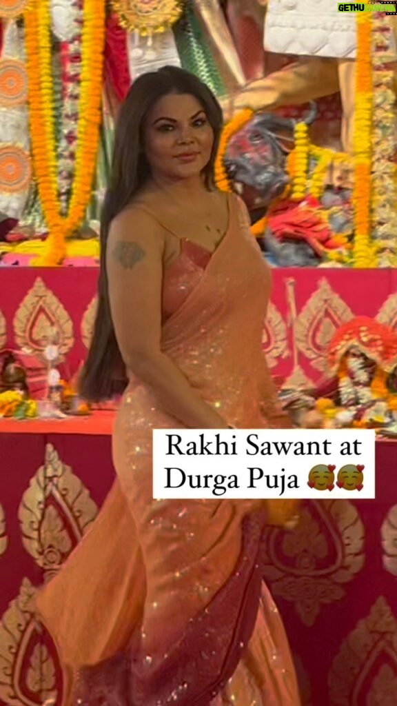Rakhi Sawant Instagram - Rakhi Sawant attended Durga Puja last night 😍😍 @rakhisawant2511 #rakhisawant #durgapuja #bollywood #reelsinstagram #reelsvideo #reels
