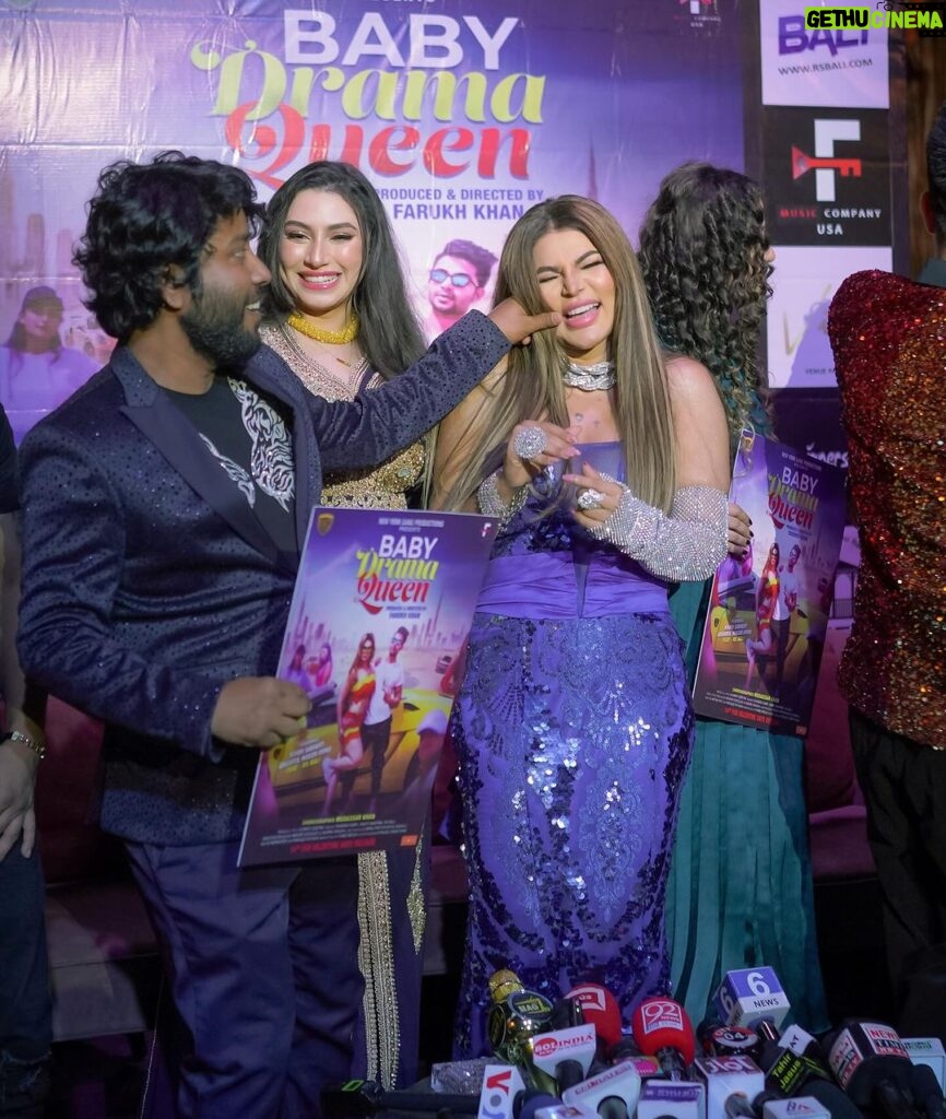 Rakhi Sawant Instagram - @rakhisawant2511 New Song Premiere Baby Drama Queen 💃 • • • @filmfare @film.gyan @instantbollywood @filmygyan @rakhisawant2511 @filminators #bollywoodsongs #bollywoodinsta #dramaqueen #filmfare #filmgyan #instabollywood #rakhisawant #dxb #emirates #instagramreels #trending #iphonereels #dawndotcom #creativereels #foryoupage Dubai U.A.E.