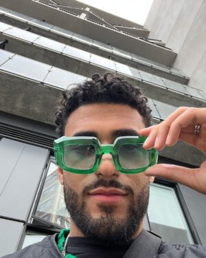 Rami Farran Instagram - Avec ou sans la veste ? 🧐
.
.
.
.
Styled and inspired by @laouhann