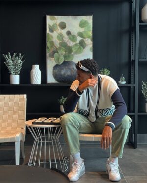 Rami Farran Instagram - En détente 🪴
.
.
.
Styled and inspired by @laouhann