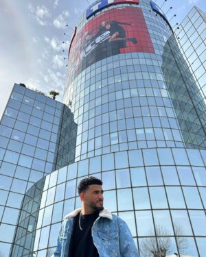 Rami Farran Instagram - Début des allers-retours Montréal Paris 

Rdv demain sur TFX 👀💔