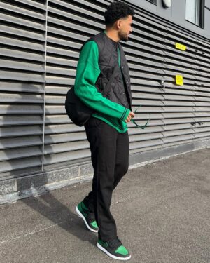 Rami Farran Instagram - Avec ou sans la veste ? 🧐
.
.
.
.
Styled and inspired by @laouhann