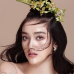 Ranty Maria Instagram - H.E.R @rantymaria #lensedbyfandyfd @fandy_the @fdphotographybeauty @fdphotography90 #styledbybellyiverzon @bellyiverzon #makeup @cielmakeupartist #dress @nancywongcouture #hair do @ami1890_hairstylist #nails @azuminails #flowers by @liliane.florist #fdphotographystudio #fdphotography #fdcelebritybeautyportrait #fdphotography2022