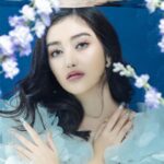Ranty Maria Instagram - The ICONIC @rantymaria #lensedbyfandyfd @fandy_the @fdphotographybeauty #styledbybellyiverzon @bellyiverzon #makeup @cielmakeupartist #hair @ami1890_hairstylist #flowers @liliane.florist #cape @seyviacharis #nails @azuminails #fdphotographystudio #fdphotography #fdcelebritybeautyportrait #fdphotography2022