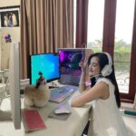 Ranty Maria Instagram - long story short, di kadoin yg anti mainstream = PC buat gaming. karena sering di tinggal main game, dari pada bete dan nungguin dia main jd mau ikutan main aja supaya ga feel left out. thank you bebe, you made me smile again and again as you always did. 🤍 @raynwijaya26 (tadinya mau post foto kalau semua barang; kursi gaming, webcam, etc udh lengkap dateng, tp aku gasabar.)