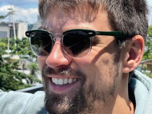 Raphael Sander Instagram - Egotrip! 
.
.
#riodejaneirotrip #atorbrasileiro #oculosdesol #raybansunglasses