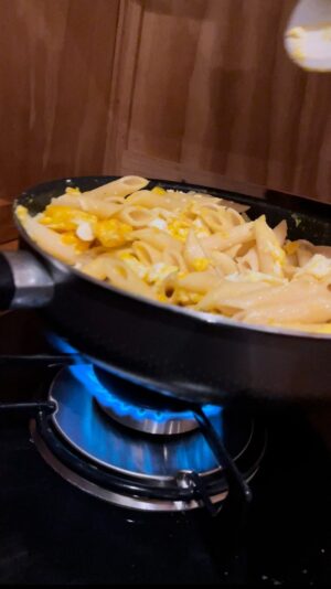 Raphael Sander Instagram - Sabe aquela receita fácil e rápida? Vem que eu te ensino a fazer um delicioso macarrão com ovo! 😋
.
.
#receitarapida #receitasfit #receitafacil #vidasaudavel #alimentacaosaudavel
