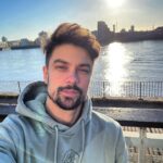 Raphael Sander Instagram - Here comes the sun! . . #sunnylondon #londonuk #brazilianactor #canarywharf #londresparabrasileiros #atorbrasileiro Canary Wharf London City