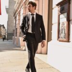 Raphael Sander Instagram - On the streets of London, where tradition meets modernity, I find my inspiration. 💫 Nas ruas de Londres, onde a tradição encontra a modernidade, eu encontro minha inspiração. 💫 #model #actor #london London, United Kingdom