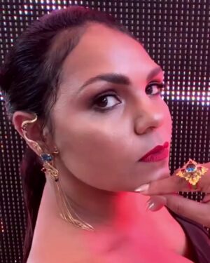 Rarriwuy Hick Instagram - Obsessed with my Logies makeup and hair by @carlasakrzewski & custom made jewellery by @haloandhurt . 
Notice the Ruby’s just for Ruby.