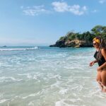 Rarriwuy Hick Instagram - The best way to holiday 🌴🌺🦋 #mushroombeach Lembongan, Bali, Indonesia