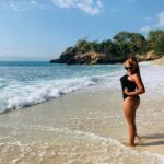 Rarriwuy Hick Instagram - The best way to holiday 🌴🌺🦋 #mushroombeach Lembongan, Bali, Indonesia