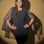 Raveena Tandon Instagram - Just saucy … 😁 Poore villaaaannnn….. OOTD- @rohitgandhirahulkhanna Jewels: @gehnajewellers1 @anmoljewellers @h.ajoomal @papillonpublicrelations @the_jewel_gallery Styled- @poojagulabani Glam- @sshurakhan 📸- @deepak_das_photography Mumbai, Maharashtra