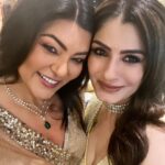 Raveena Tandon Instagram - And the celebrations continue…. A walk with Mahadev, my friendly neighbour #mrs.anwar , my two princesses , Deepavali (Deepa,(lamps) and valli( in a row ) and the party with friends like family. #diwalidump