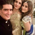 Raveena Tandon Instagram - Diwali Nights 🪔 . Thank you for the amazing get togethers my dearest @manishmalhotra05 and @theshilpashetty ! Lots of love and happiness to everyone .. May we and our children see a beautiful,peaceful new world … ♥️🙏🏻 #happynewyear