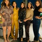 Raveena Tandon Instagram - A fun evening ! #friendslikefamily . A beautiful home, filled with warmth,love,laughter and old friendships…thank you for the lovely evening @gayatrioberoi ♥️😘 #vicky