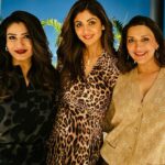 Raveena Tandon Instagram - A fun evening ! #friendslikefamily . A beautiful home, filled with warmth,love,laughter and old friendships…thank you for the lovely evening @gayatrioberoi ♥️😘 #vicky