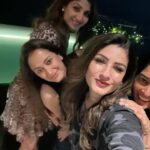 Raveena Tandon Instagram - A fun evening ! #friendslikefamily . A beautiful home, filled with warmth,love,laughter and old friendships…thank you for the lovely evening @gayatrioberoi ♥️😘 #vicky