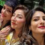 Raveena Tandon Instagram - Catchup time …. ♥️ #foreverfriendships ♥️ @hosagoa @clubjolies