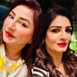 Raveena Tandon Instagram - Catchup time …. ♥️ #foreverfriendships ♥️ @hosagoa @clubjolies