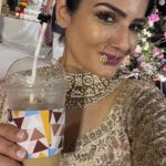 Raveena Tandon Instagram - Wedding Hues… but not without my iced coffee…and kids .. in that order😜♥️🎊🥂🎂 #thaitheknot #family sahanakrishna #bangkokblues #thailand @anantarariverside @gopalkadkade @shradhabamb